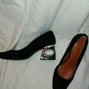 Halston Pump